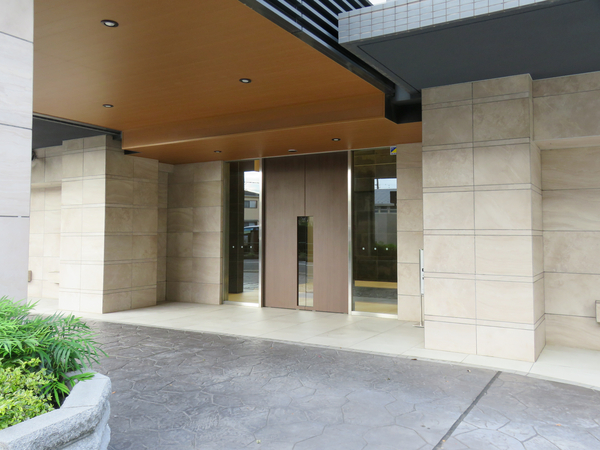 【センチュリー千歳烏山レジデンス】エントランス