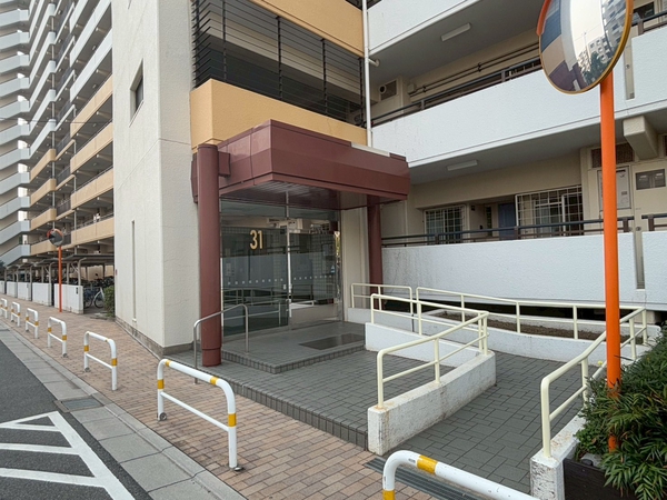 【谷津パークタウン弐番街32号棟】エントランス