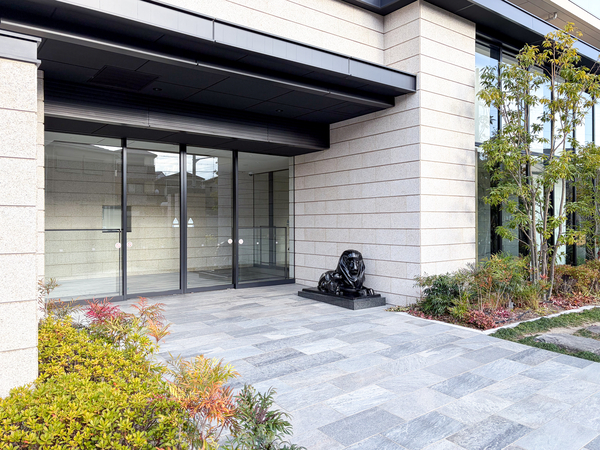 【ライオンズ茨木総持寺ステーショングラン】エントランス 【ライオンズ茨木総持寺ステーショングラン】エントランス