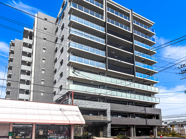 【プレサンスロジェ城陽寺田駅前】外観