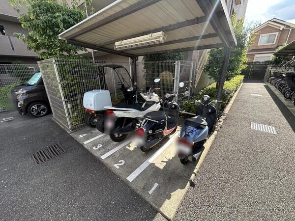 【レーベンハイム大宮奈良町】バイク置き場