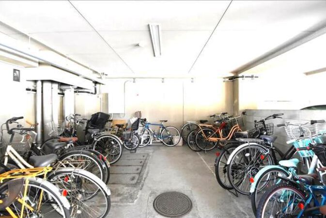 （駐輪場）