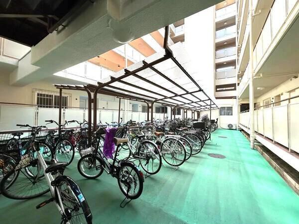 【魚崎コーポラス】共用部分（駐輪場）