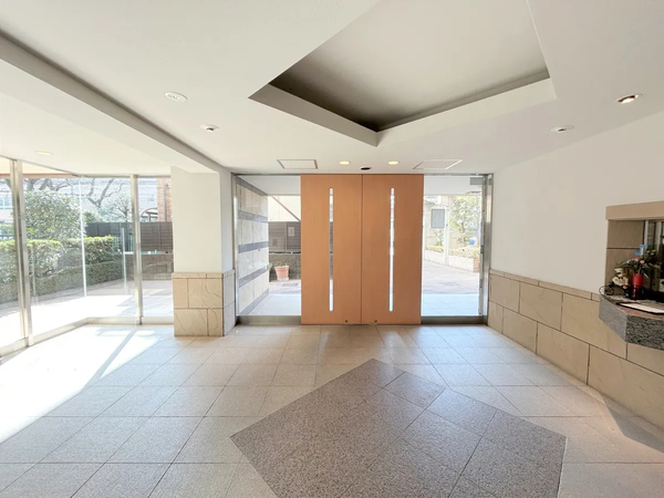 【ディアステージ浮間公園リバーシア】エントランス