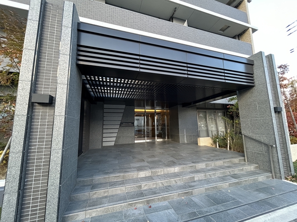 【プレサンスロジェ鶴見緑地公園】エントランス