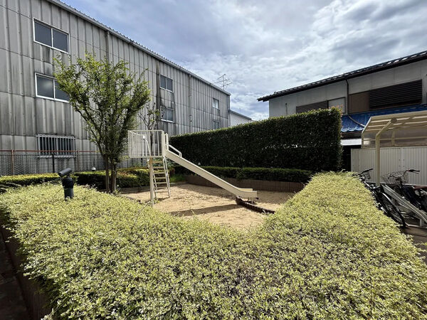 【サンリヤン姪浜】敷地内公園 【サンリヤン姪浜】敷地内公園