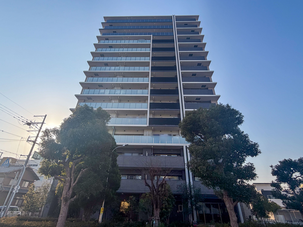 【プレサンスロジェ八戸ノ里グリーンアベニュー】外観