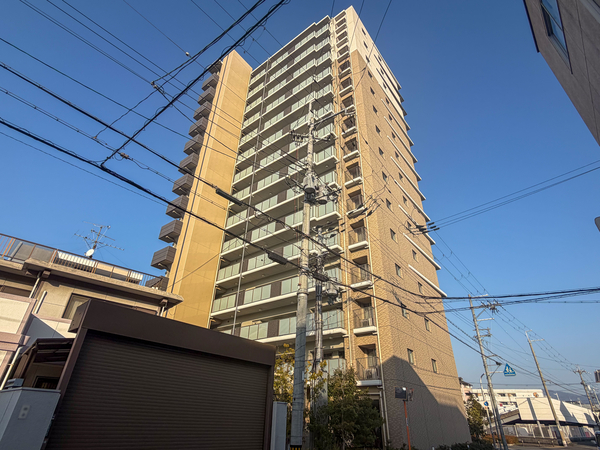 【プレサンスロジェ八戸ノ里グリーンアベニュー】外観