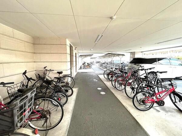 （駐輪場）
