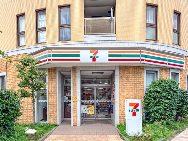 セブン-イレブン世田谷新代田駅前店まで約220m(徒歩3分)