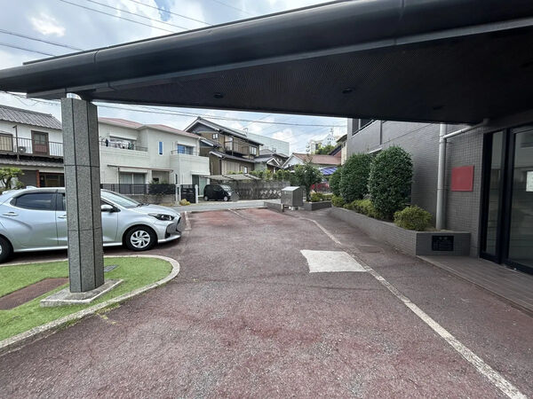 【ユニーブル漆山】駐車場