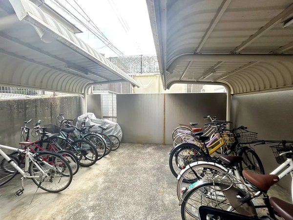 【ユニーブル漆山】駐輪場