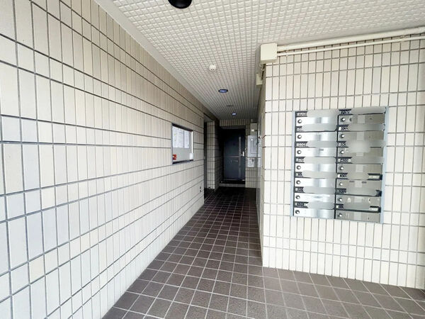 【ユニーブル漆山】エントランス