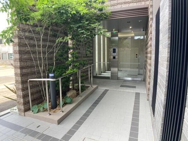 【アドグランデ長町南】エントランスアプローチ
