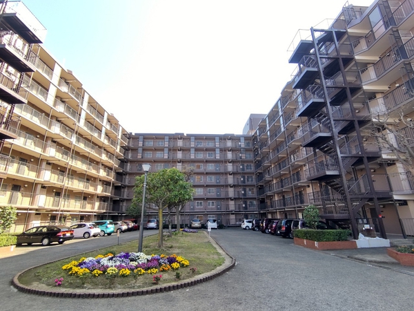 【ニューライフマンション大倉山1号棟】外観