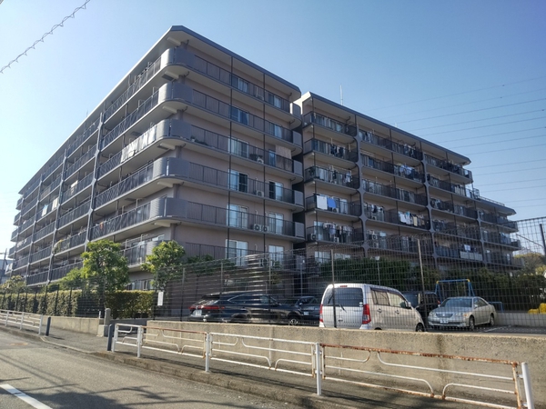 【ニューライフマンション大倉山1号棟】外観