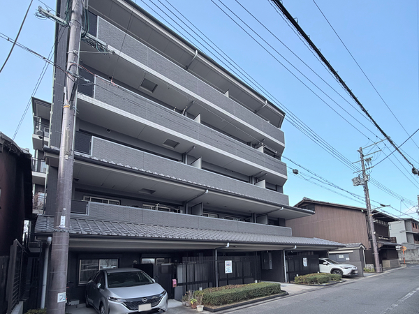 【プレサンスロジェ二条城前】外観