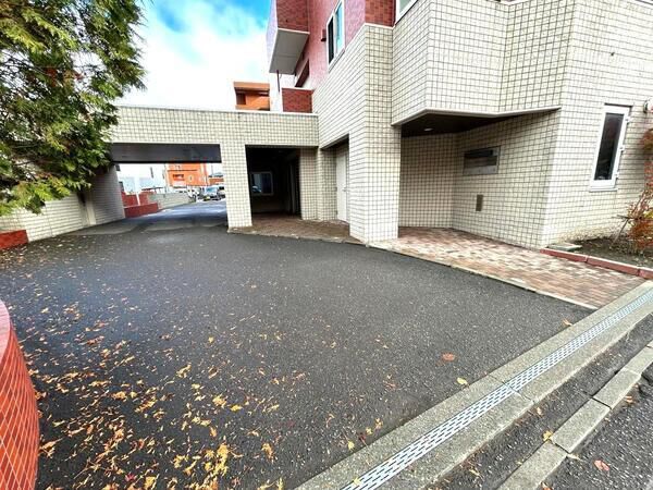 【D’レスティア山鼻南】エントランス1