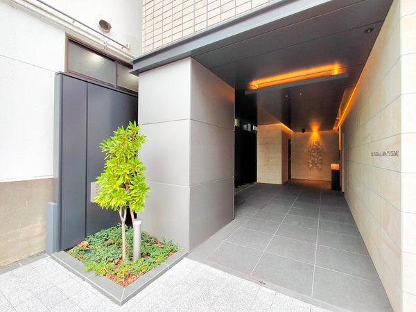 【ジオ横濱みなと大通り】エントランス 【ジオ横濱みなと大通り】エントランス