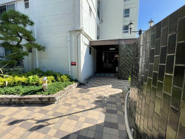 【山手町コーポラスA棟】エントランス 【山手町コーポラスA棟】エントランス