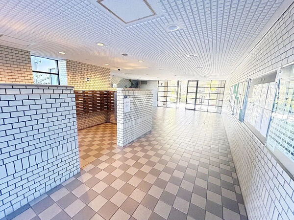 【オークヒルズ香里】エントランスホール