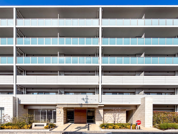 【プレサンスロジェ大津瀬田レイクフロント】外観