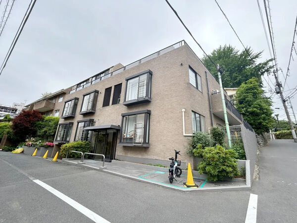 【南麻布ロイヤルハイツ】外観