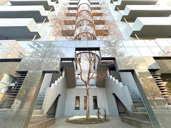 【鳥居前シティハウス】外観（シンボルツリー）