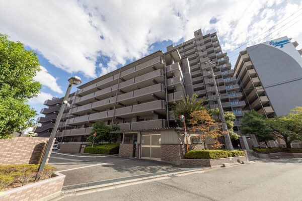 【ディオレ江坂】外観