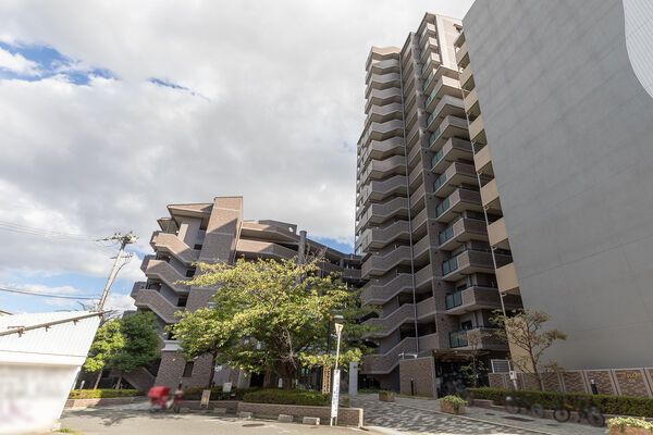 【ディオレ江坂】外観