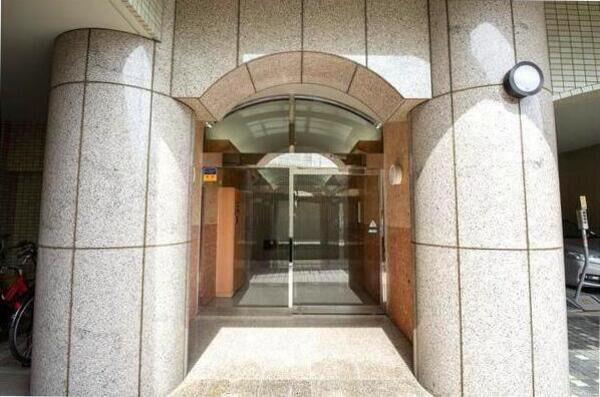 【サンライズ大国屋館覚王山ガーデン】エントランス 【サンライズ大国屋館覚王山ガーデン】エントランス