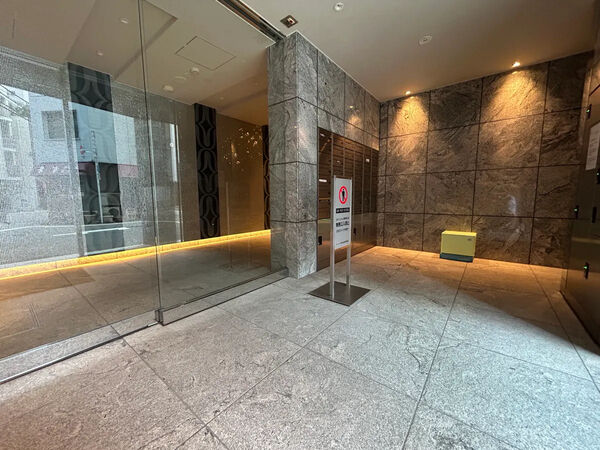 【VERSE CRACIA新御茶ノ水】エントランス