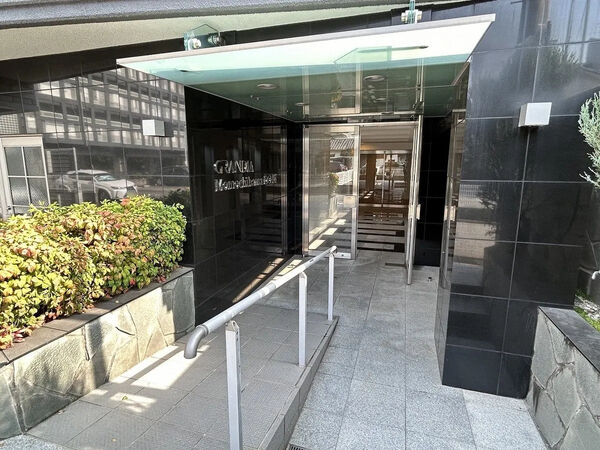 【グランディア百道浜通り】エントランス