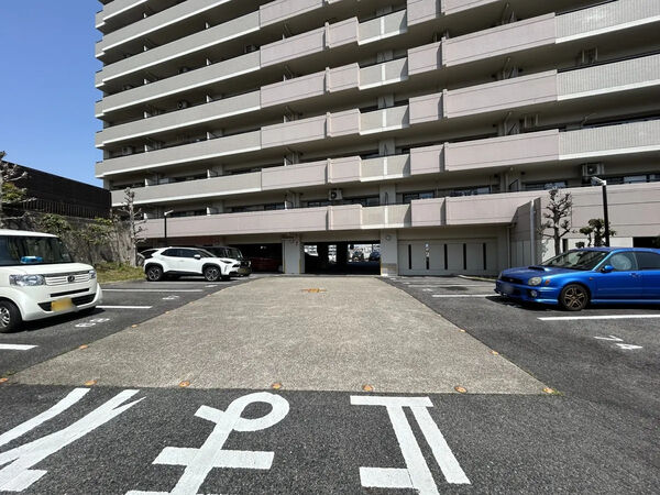 【グローリアスヒルズ大高緑地公園】駐車場 【グローリアスヒルズ大高緑地公園】駐車場