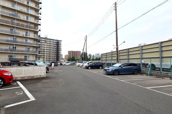 【守口ビューハイツ】駐車場