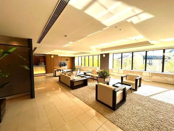 【ザ・ヒルトップタワー高輪台】ロビーラウンジ1（）住まう方を至福の時間へと優しく迎えます。	