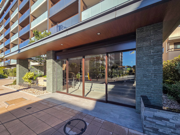 【メイツ一橋学園SUITE】エントランス