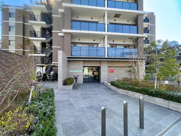 【ポレスター西宮北口薬師町】エントランス