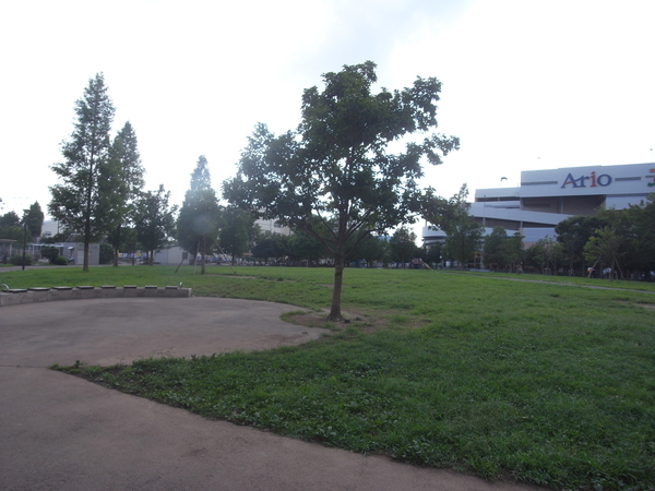 [西新井さかえ公園」まで約30ｍ（徒歩1分）。