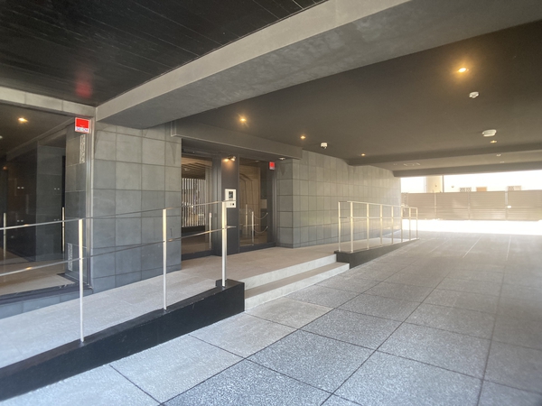 【レーベン仙台大和町embrace】エントランスアプローチ
