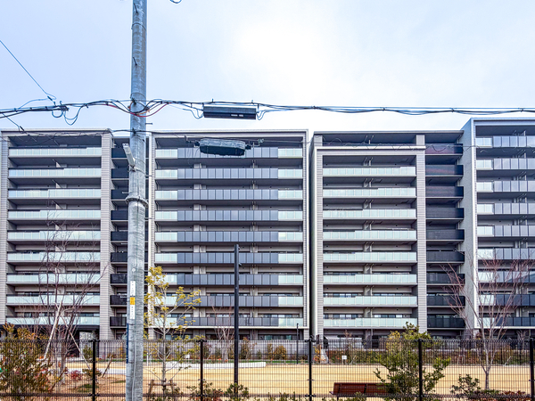 【レ・ジェイドシティ千里藤白台サウスレジデンス】外観