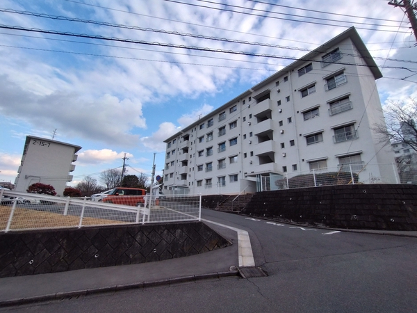 【鶴川二丁目住宅2-11-1号棟】外観
