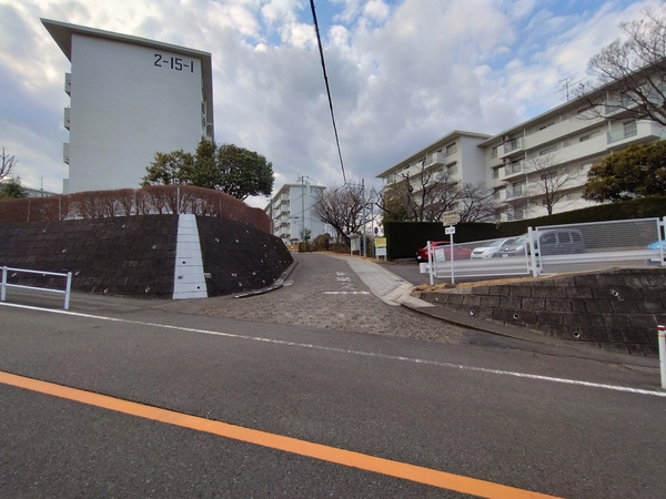 【鶴川二丁目住宅2-11-1号棟】外観