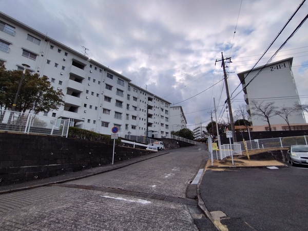 【鶴川二丁目住宅2-11-1号棟】外観