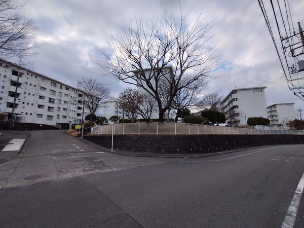 【鶴川二丁目住宅2-11-1号棟】外観