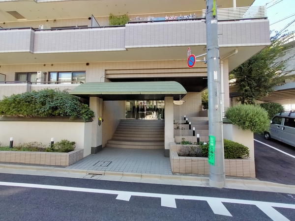 【グリュックヒューゲル】エントランス