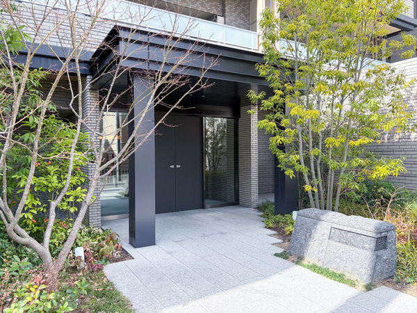 【ジオ高槻天神町】エントランス 【ジオ高槻天神町】エントランス