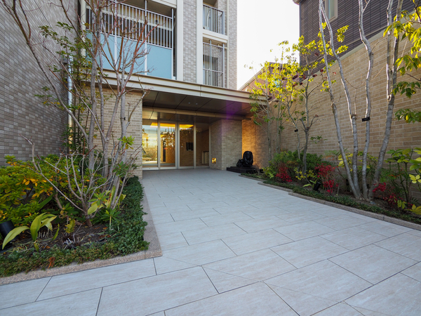 【ライオンズ徳重グランヒルズ】エントランス 【ライオンズ徳重グランヒルズ】エントランス