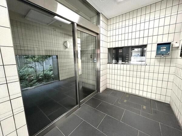 【エスポア泉】エントランス２