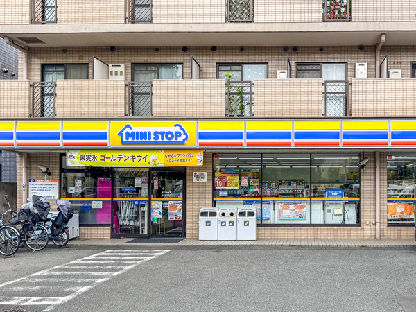 ミニストップ杉並成田西店まで約700m(徒歩9分) ミニストップ杉並成田西店まで約700m(徒歩9分)
